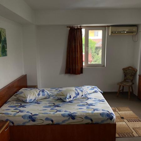 Quiet Garden Ground Floor Apartman Bukarest Kültér fotó